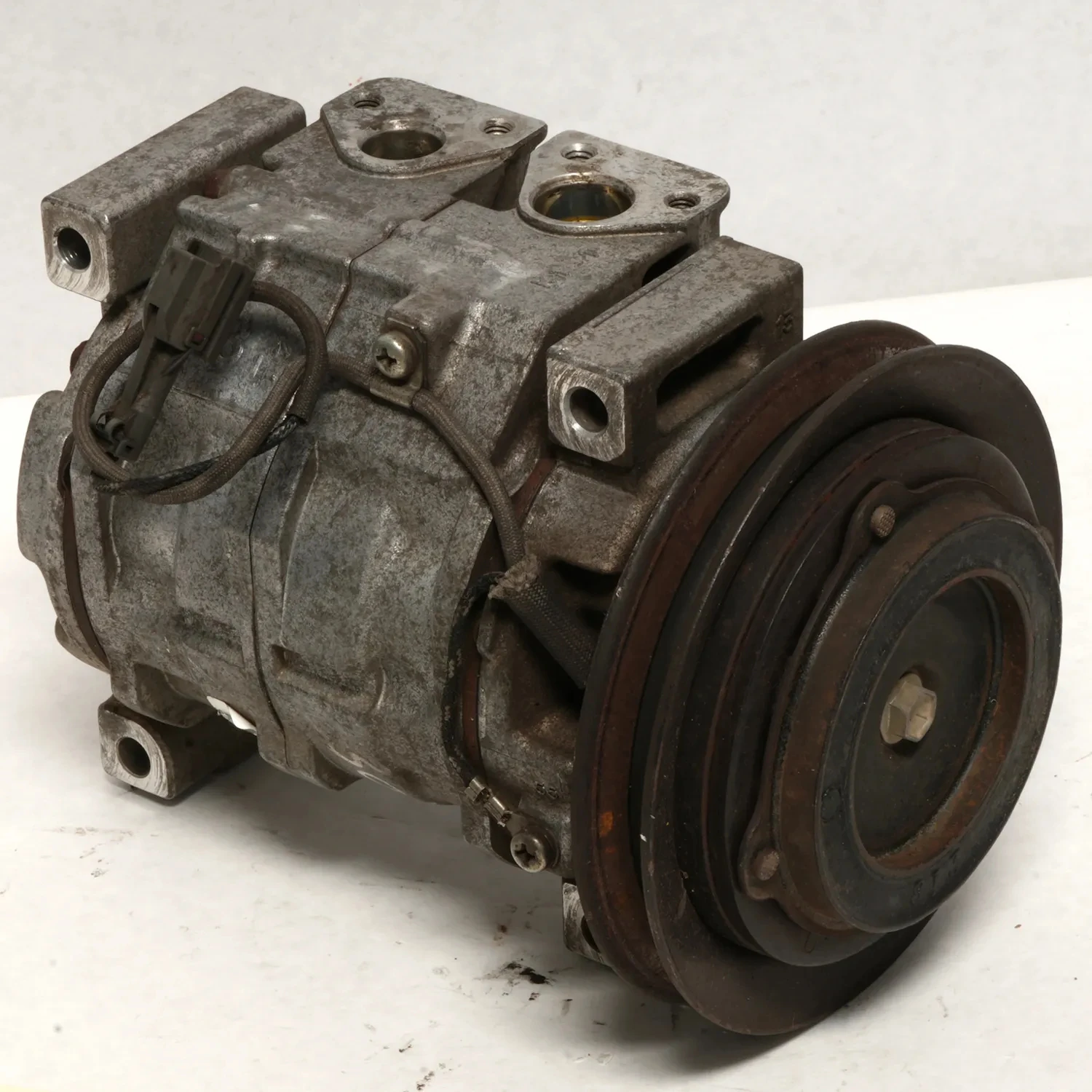 Isuzu ISUZU TRUCKS A/C Compressor — B021C102 — product view 1
